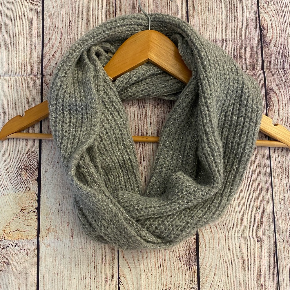 Gilly Hicks scarf
